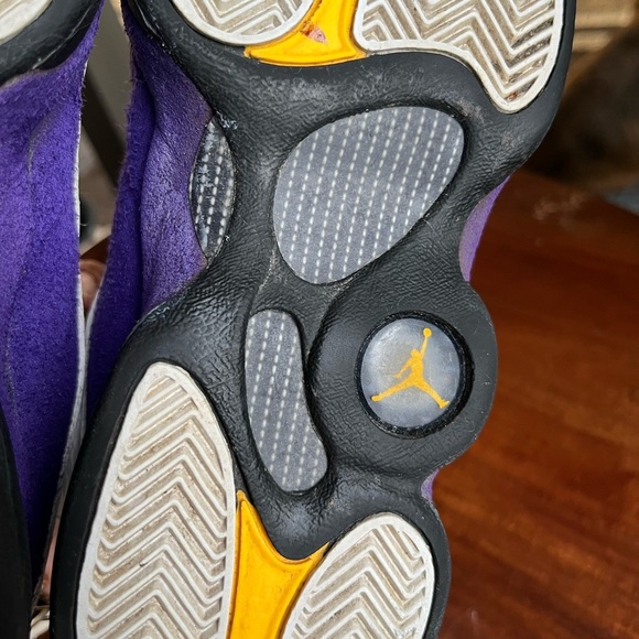 Girls Nike White Purple Black Jordan 13 Basketball Shoes - Picture 10 of 11